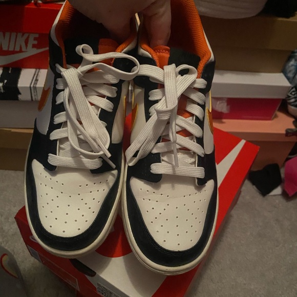 Nike Halloween dunks (glow in the dark) - Picture 2 of 5